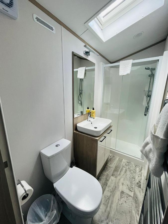 Fir Tree Lodge With Hot Tub Йорк Екстериор снимка