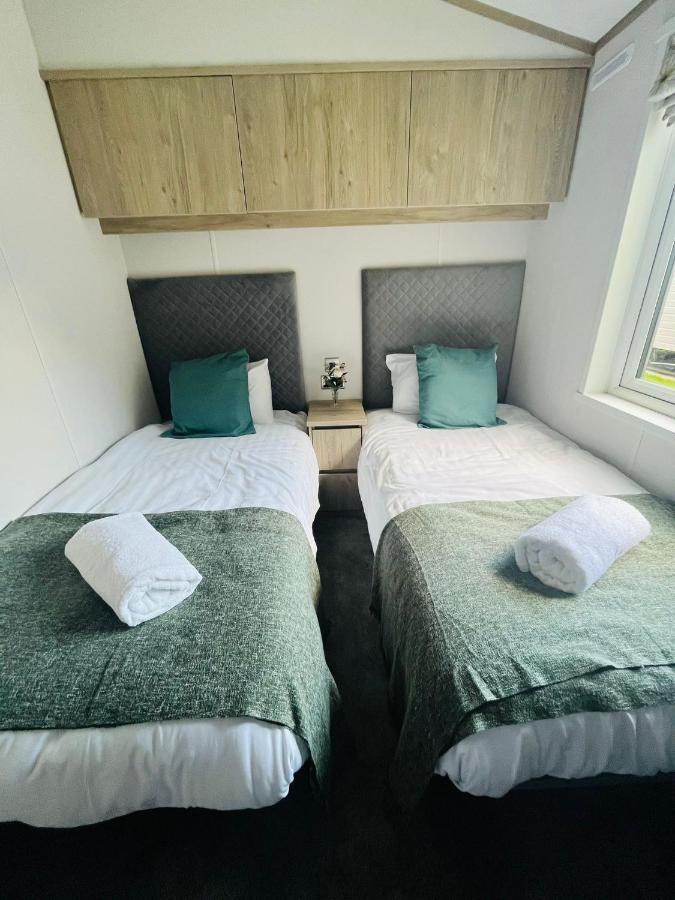 Fir Tree Lodge With Hot Tub Йорк Екстериор снимка