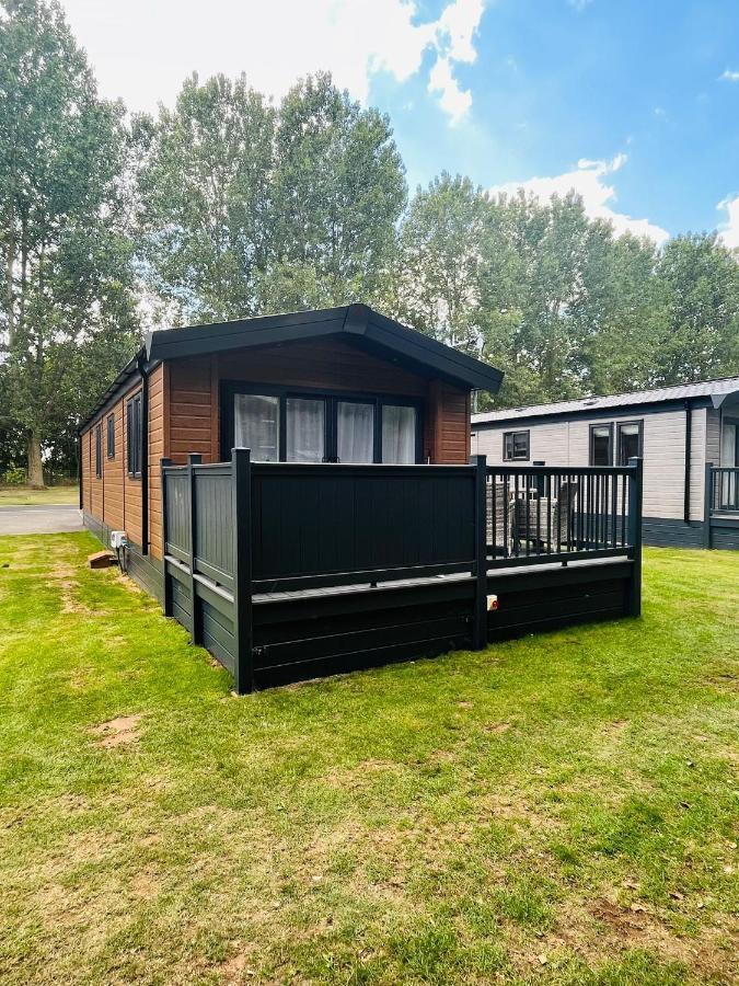Fir Tree Lodge With Hot Tub Йорк Екстериор снимка